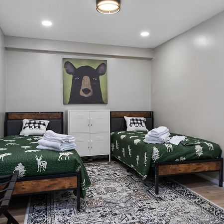 Spacious Cabin Near Hocking Hills And Caves With Hot Tub And Firepit Laurelville ภายนอก รูปภาพ