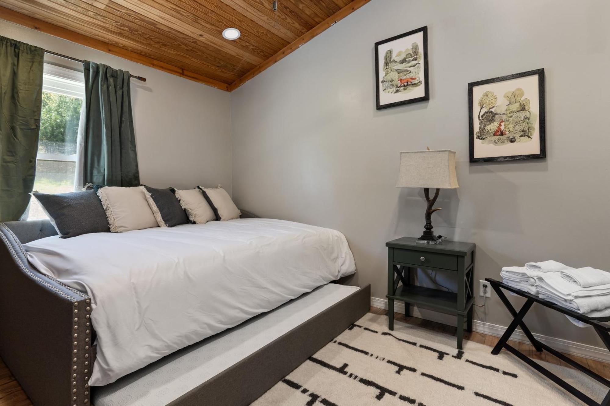 Spacious Cabin Near Hocking Hills And Caves With Hot Tub And Firepit Laurelville ภายนอก รูปภาพ