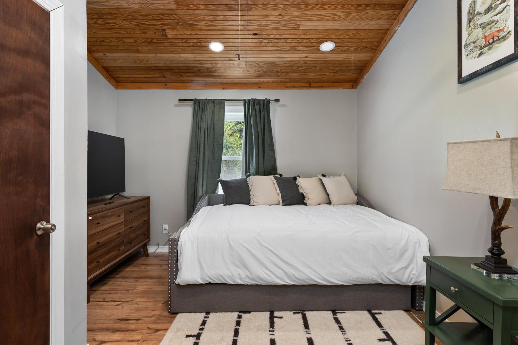 Spacious Cabin Near Hocking Hills And Caves With Hot Tub And Firepit Laurelville ภายนอก รูปภาพ