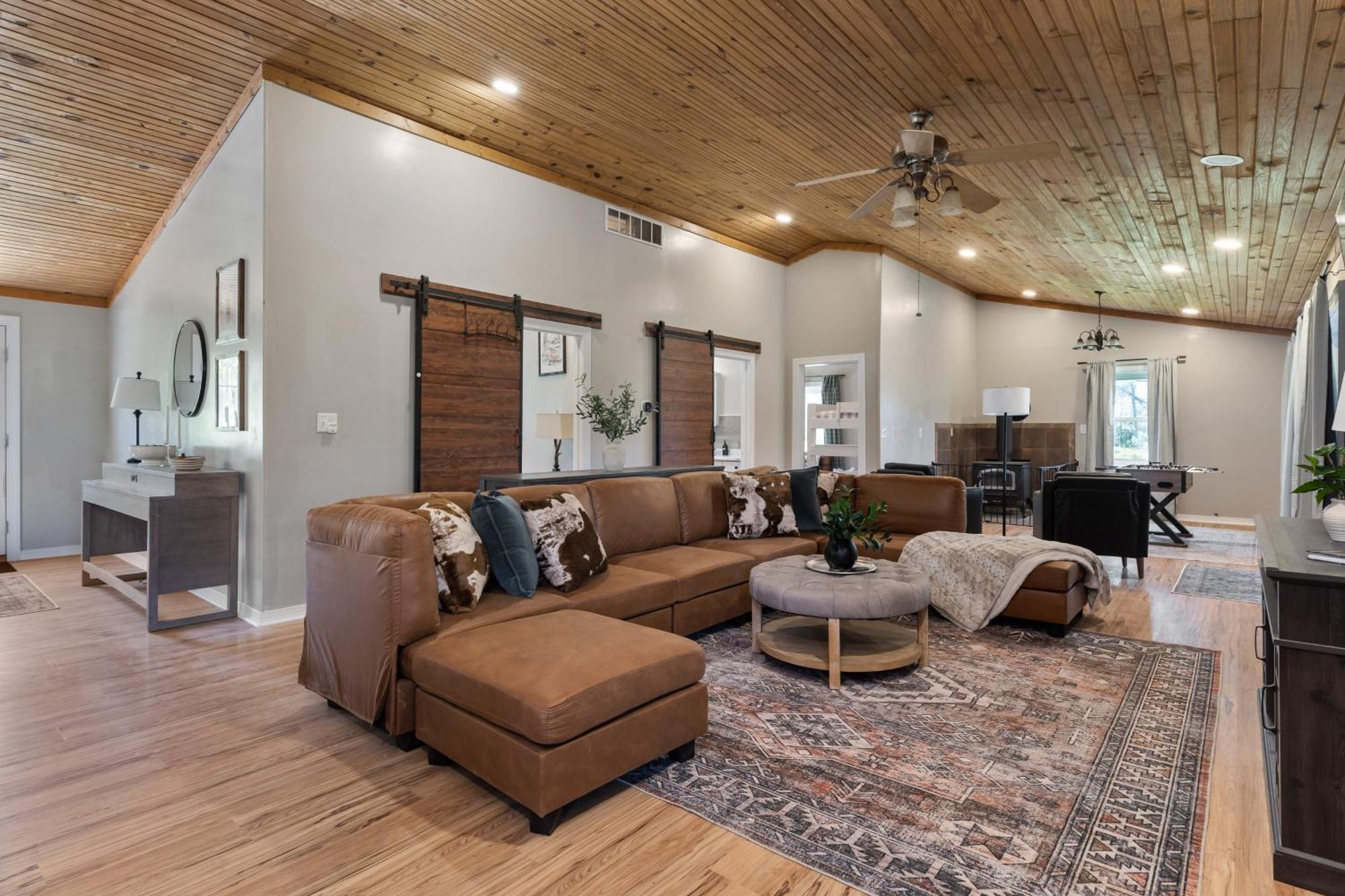 Spacious Cabin Near Hocking Hills And Caves With Hot Tub And Firepit Laurelville ภายนอก รูปภาพ