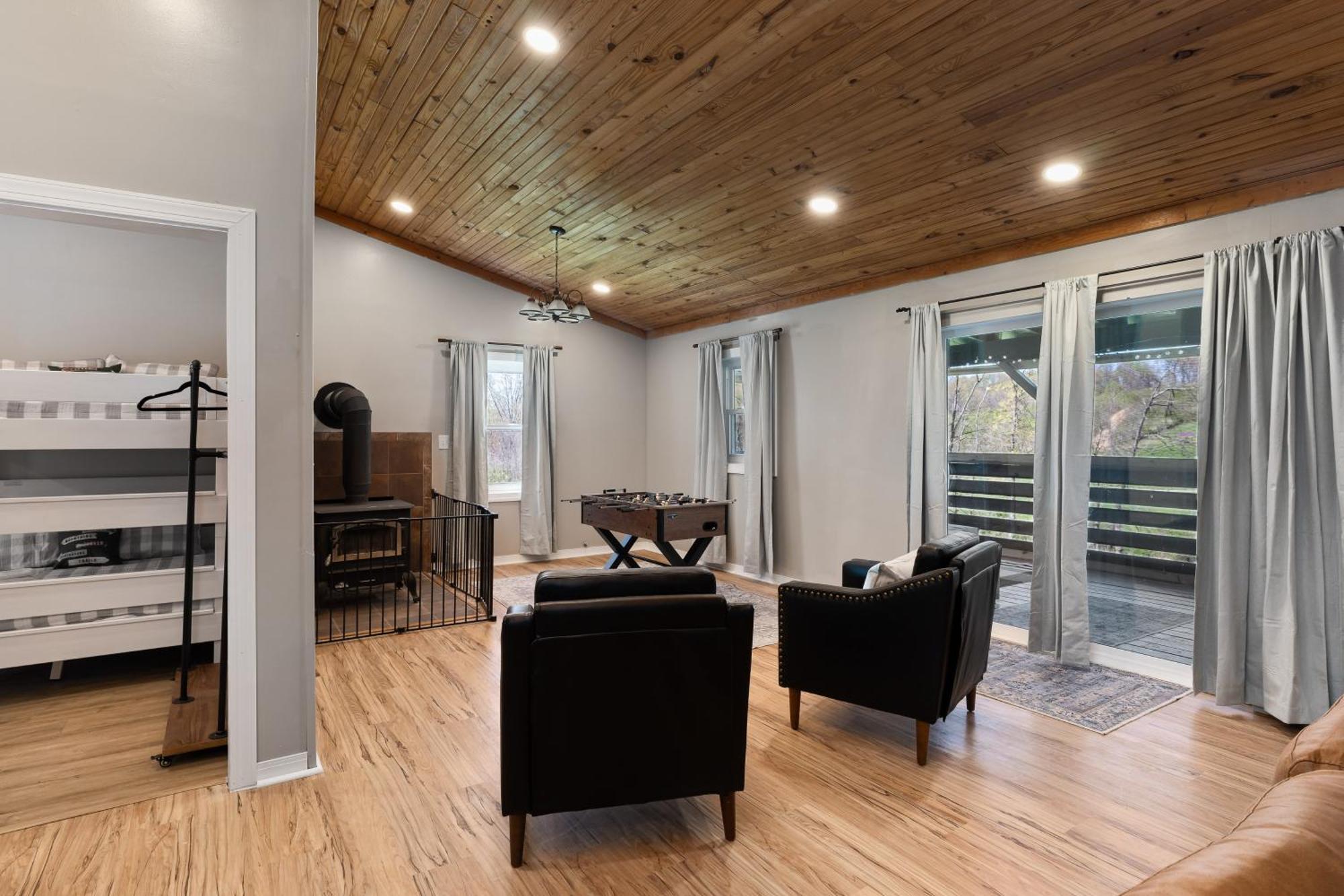 Spacious Cabin Near Hocking Hills And Caves With Hot Tub And Firepit Laurelville ภายนอก รูปภาพ