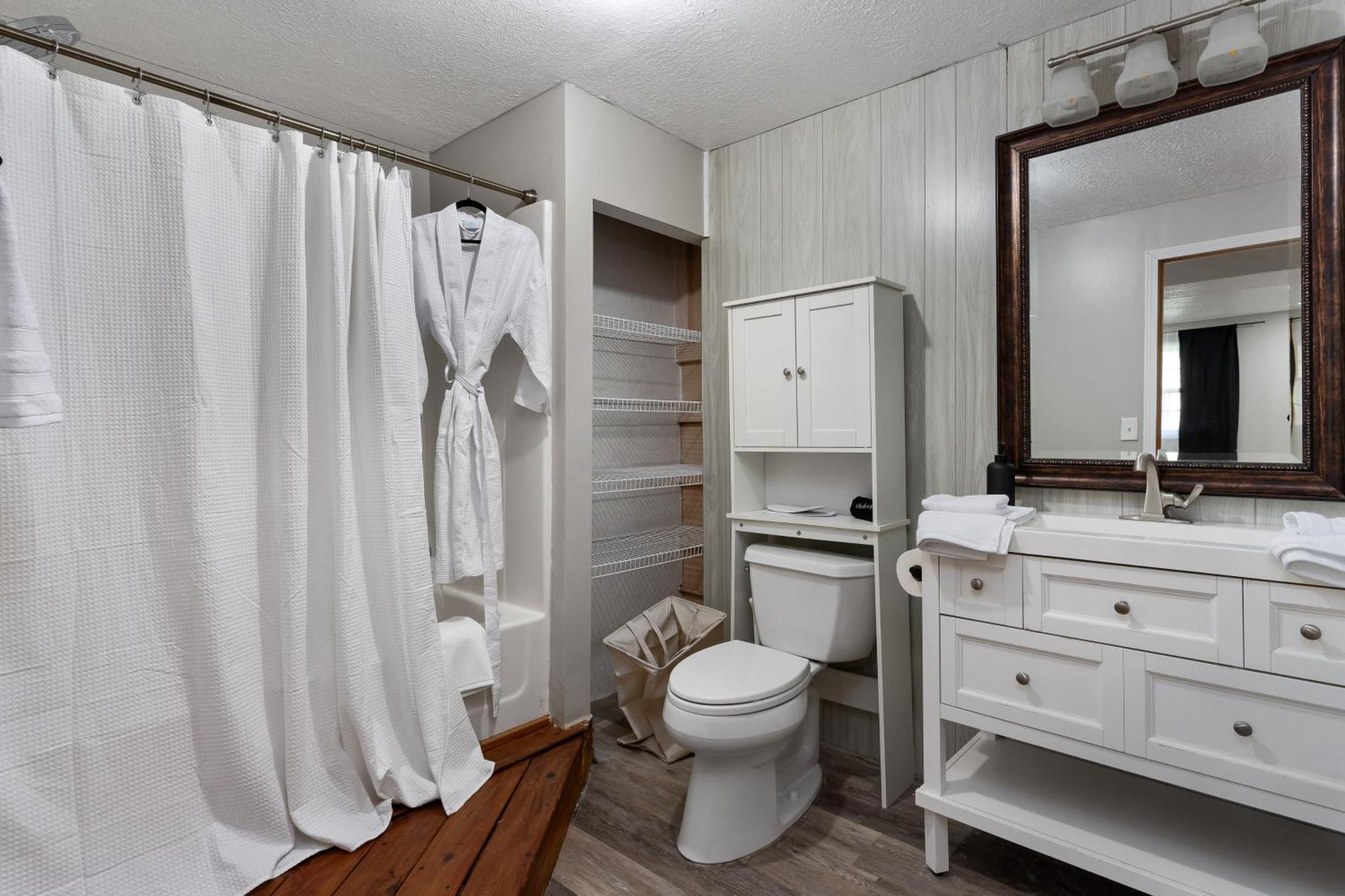 Spacious Cabin Near Hocking Hills And Caves With Hot Tub And Firepit Laurelville ภายนอก รูปภาพ