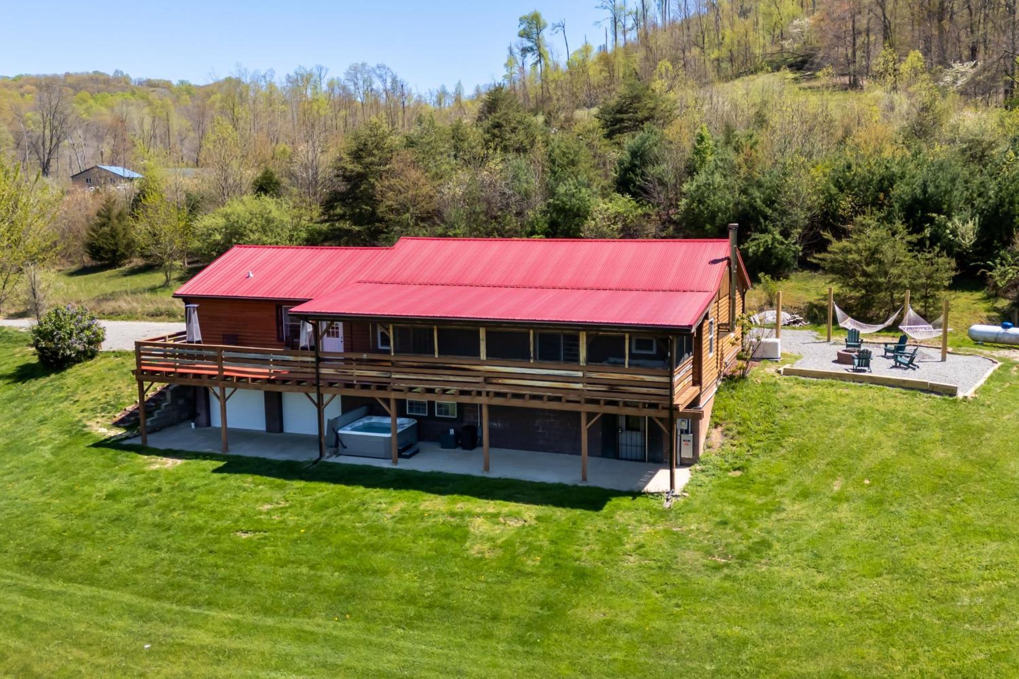 Spacious Cabin Near Hocking Hills And Caves With Hot Tub And Firepit Laurelville ภายนอก รูปภาพ