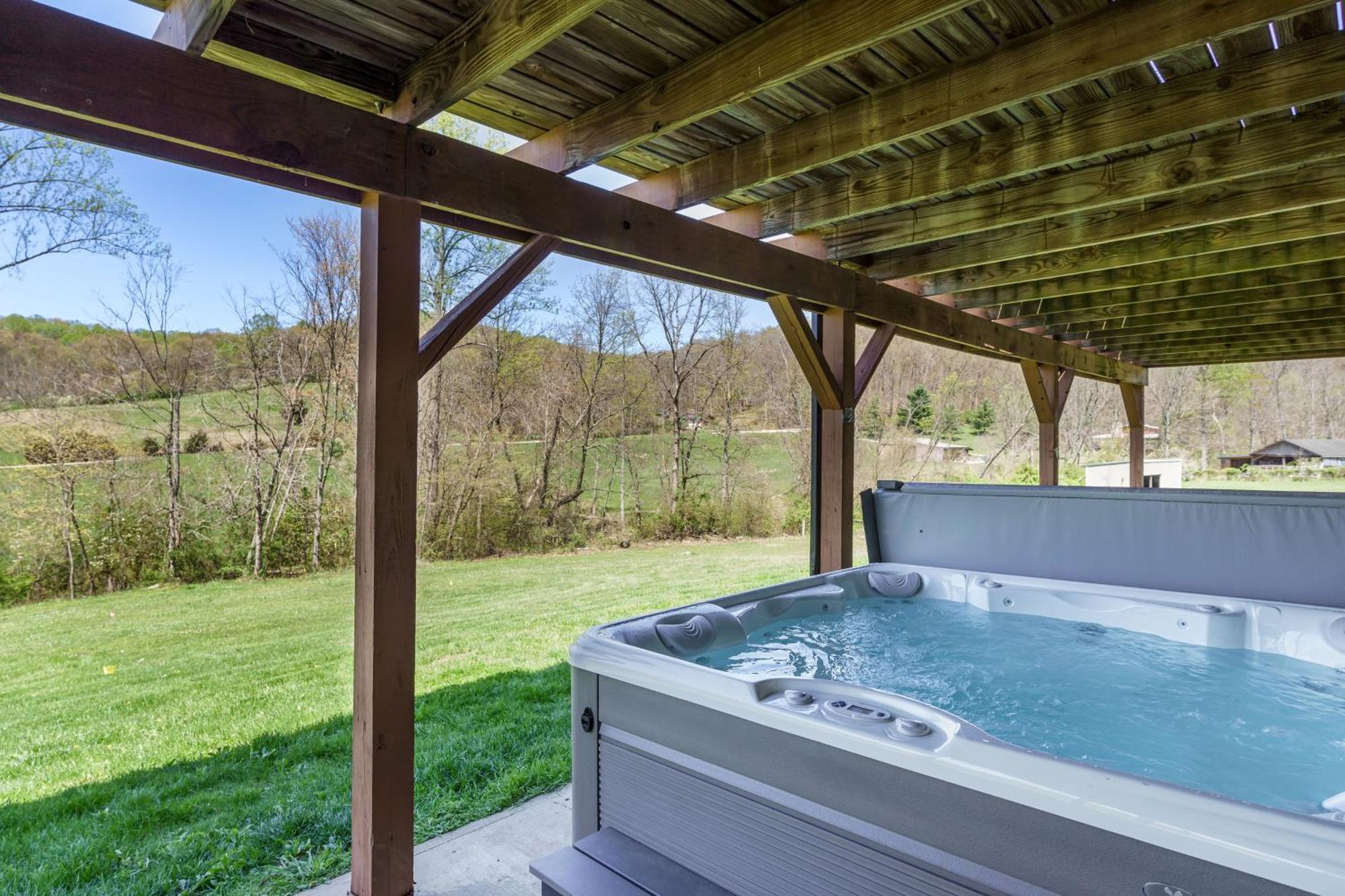 Spacious Cabin Near Hocking Hills And Caves With Hot Tub And Firepit Laurelville ภายนอก รูปภาพ